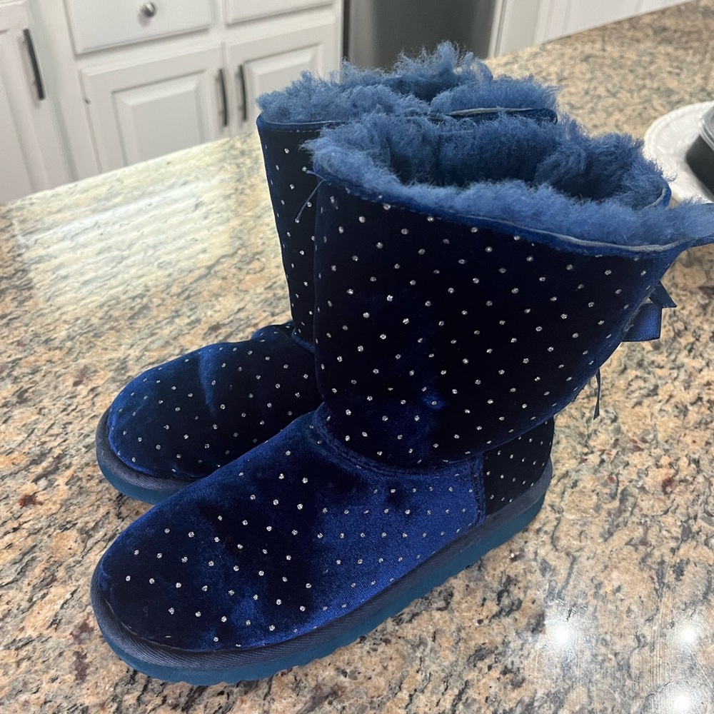 Girls Uggs size 3